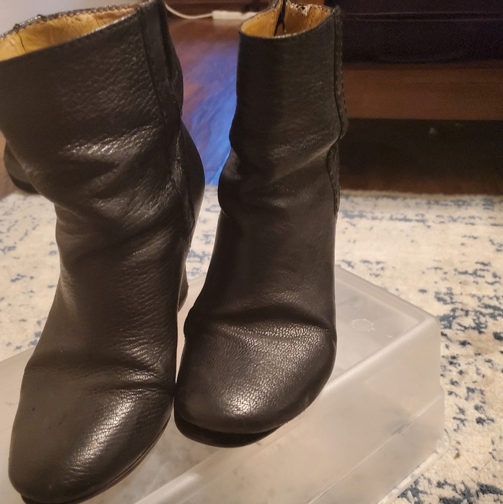 👢  Nine West Black Ankle Boots 👢